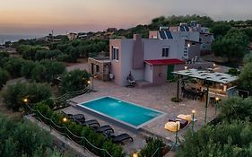 Villa Aktis With Freshwater Pool And Sea View